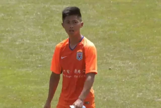  曼联青训小将梅开二度抢镜  